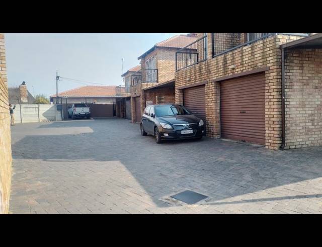 2 BEDROOM APARTMENT FOR SALE IN EIKE PARK